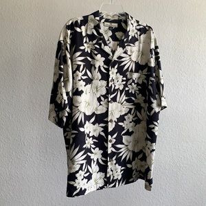 Tommy Bahama 100% Silk Short Sleeve Button Down Shirt